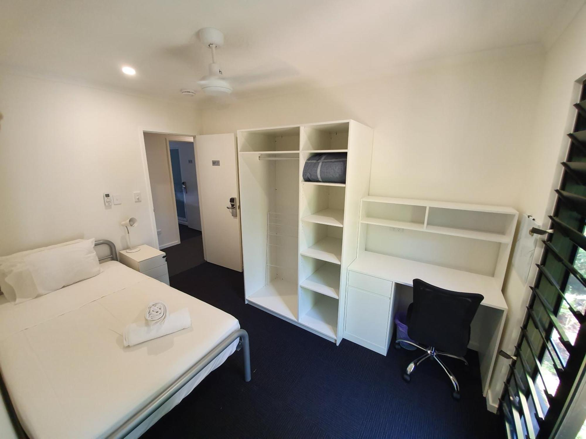 Mihaven Shared Living - Pembroke St Hostel Cairns Bagian luar foto