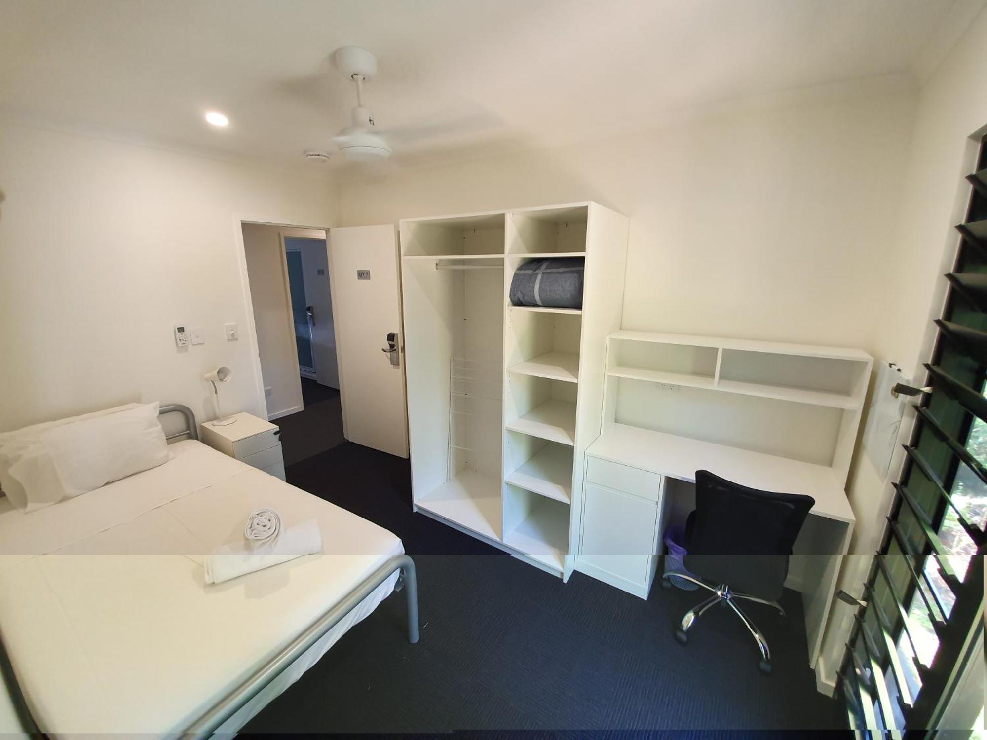 Mihaven Shared Living - Pembroke St Hostel Cairns Bagian luar foto